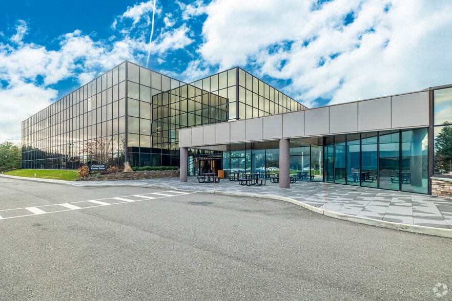 2 Corporate Center Dr, Melville, NY à louer - Photo principale – Image 1 sur 10