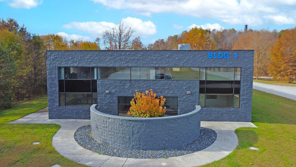 87 Carpenter Dr, Annville, KY à vendre - Photo de l’immeuble – Image 2 sur 16