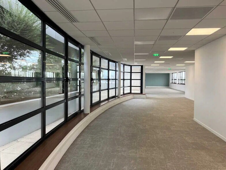 Bureau dans Levallois-Perret à louer - Photo de l’immeuble – Image 2 sur 16