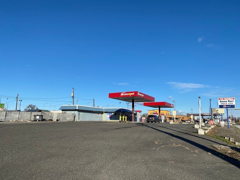 1211 E Lewis St, Pasco, WA à vendre - Photo de l’immeuble – Image 2 sur 36