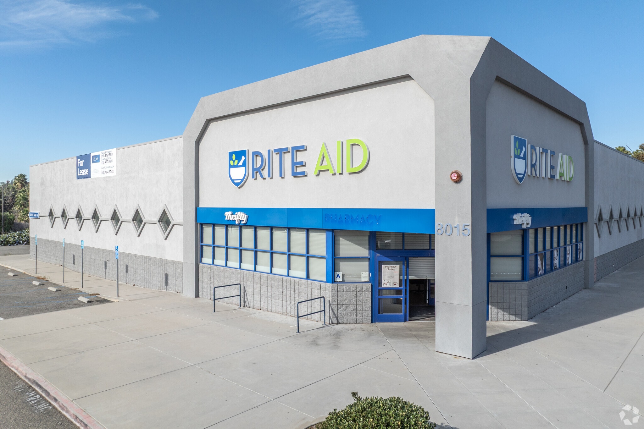 8015 Limonite Ave, Jurupa Valley, CA à louer Photo principale– Image 1 sur 5