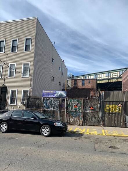 71 Cedar St, Brooklyn, NY à vendre - Photo de l’immeuble – Image 3 sur 6