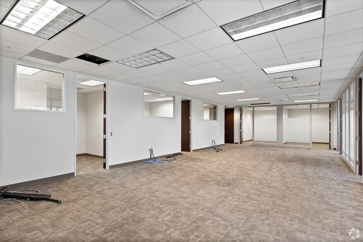 31111 Agoura Rd, Westlake Village, CA à louer Photo intérieure– Image 1 sur 4