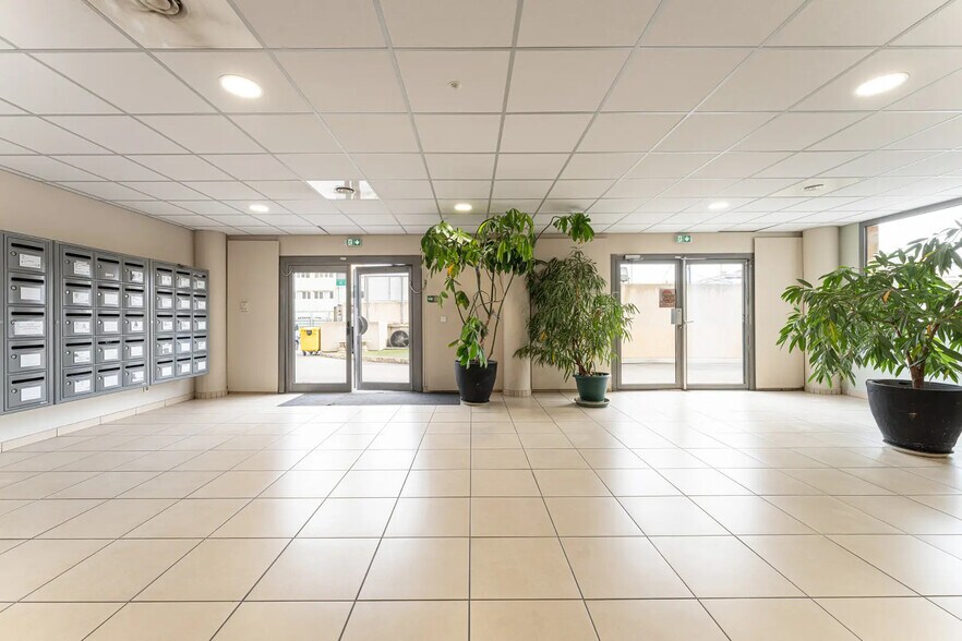 Bureau dans Marseille à vendre - Hall d’entrée – Image 2 sur 8
