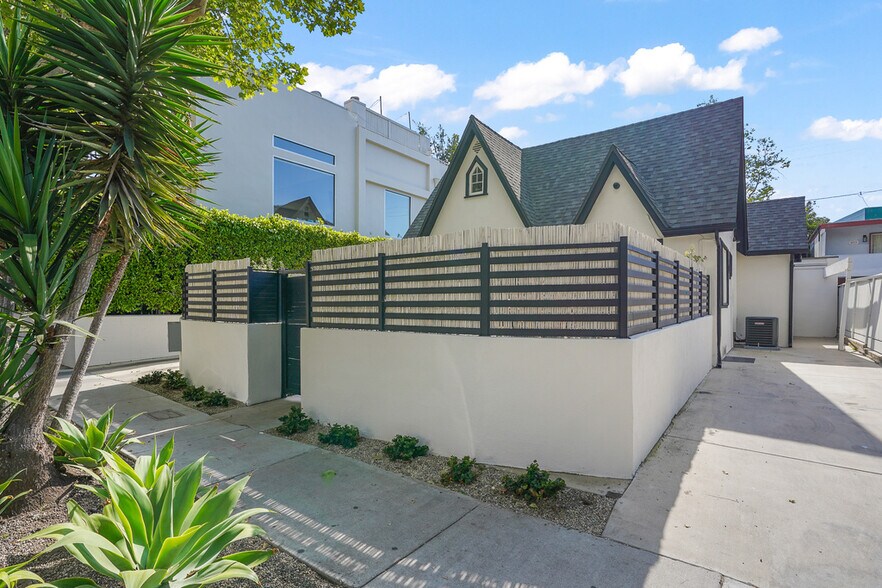 617 Westmount Dr, West Hollywood, CA à vendre - Photo de l’immeuble – Image 2 sur 36