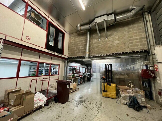 Plus de détails pour Local d’activités à vendre