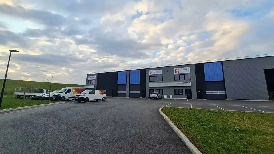 Local d’activités dans Étupes à louer - Photo de l’immeuble – Image 1 sur 5