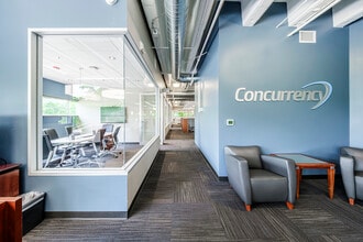 13600 Bishops Ct, Brookfield, WI à louer Photo intérieure– Image 1 sur 35