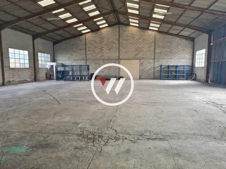 Industriel/Logistique dans Gardanne à louer - Photo de l’immeuble – Image 1 sur 3