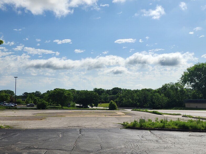 3735 Harry S Truman Blvd, Saint Charles, MO à vendre - Photo de l’immeuble – Image 2 sur 9