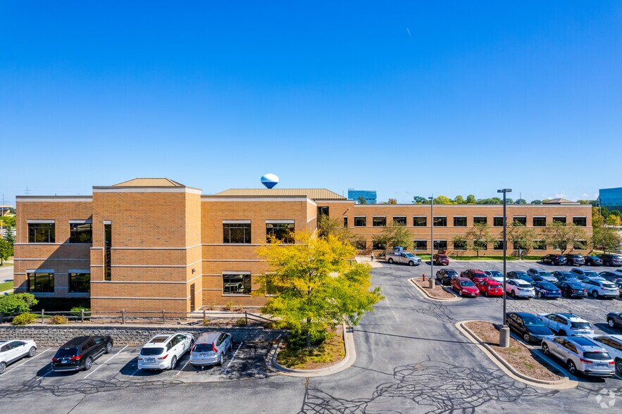 10001 W Innovation Dr, Wauwatosa, WI à louer - Photo de l’immeuble – Image 3 sur 5