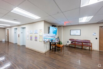 10520 Rockaway Beach Blvd, Rockaway Park, NY à louer Photo intérieure– Image 2 sur 15