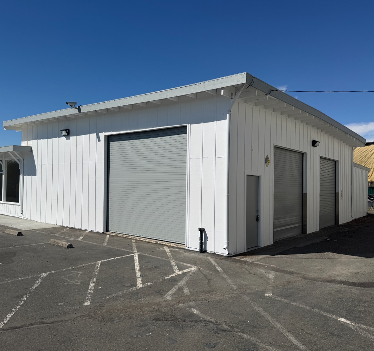 1042 Hopper Ave, Santa Rosa, CA à louer Photo de l’immeuble– Image 1 sur 3