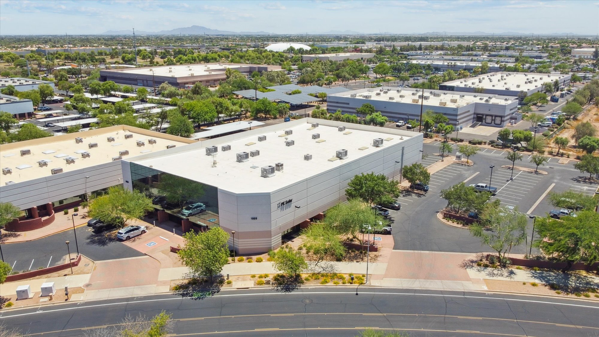1325 W Auto Dr, Tempe, AZ à louer Photo principale– Image 1 sur 11