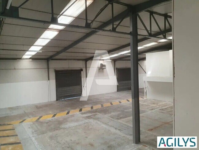 Plus de détails pour Local d’activités à vendre