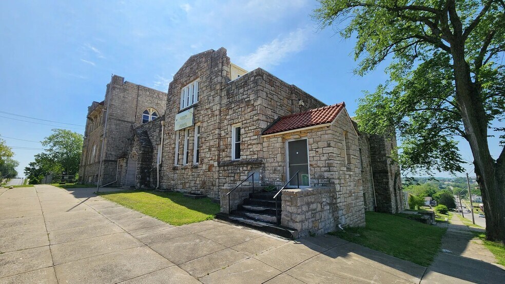 2701 E 43rd St, Kansas City, MO à vendre - Photo de l’immeuble – Image 2 sur 15