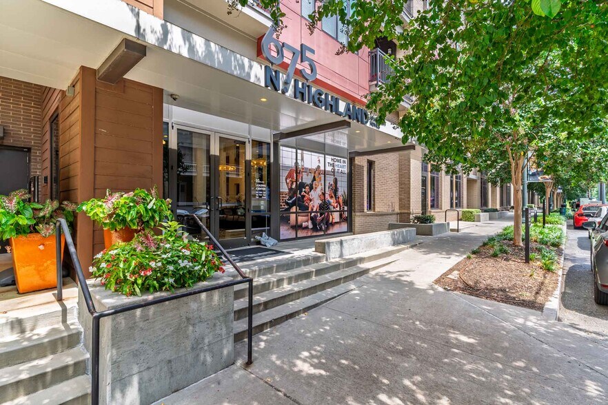 675 N Highland Ave NE, Atlanta, GA à louer - Photo de l’immeuble – Image 3 sur 51