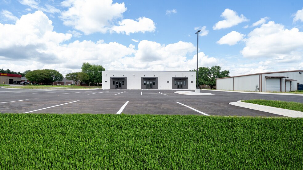 1671 Winchester Rd, Huntsville, AL à louer - Photo de l’immeuble – Image 2 sur 17