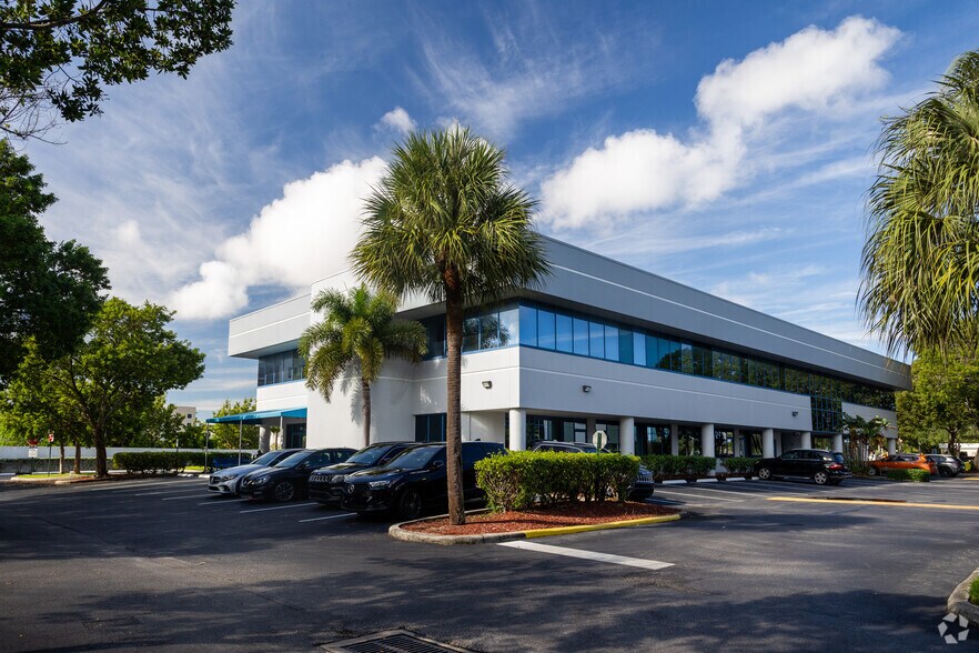 1756-1758 N Congress Ave, West Palm Beach, FL à louer - Photo de l’immeuble – Image 2 sur 5