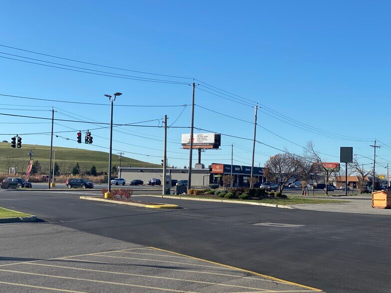 2443 Military Rd, Niagara Falls, NY à vendre - Photo de l’immeuble – Image 3 sur 11