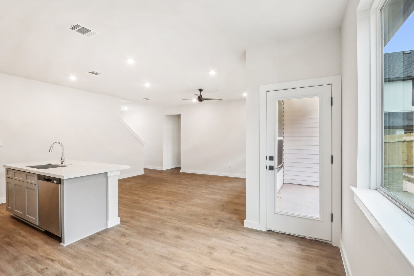 2600 Gattis School Rd, Round Rock, TX 78664 - Lot 301-304 - - Photo intérieure - Image 2 of 31