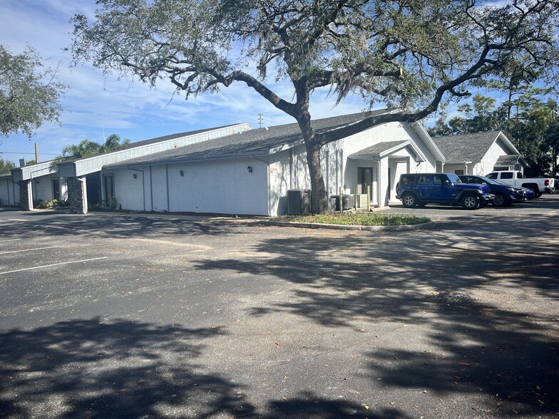 8406 Massachusetts Ave, New Port Richey, FL à louer - Photo de l’immeuble – Image 3 sur 17