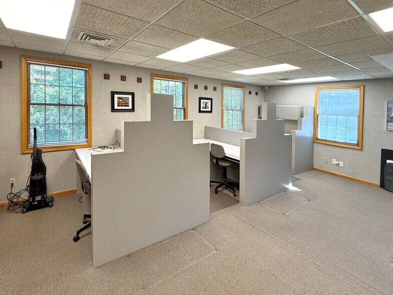 255 Park Pl, Chagrin Falls, OH à louer - Photo de l’immeuble – Image 3 sur 10