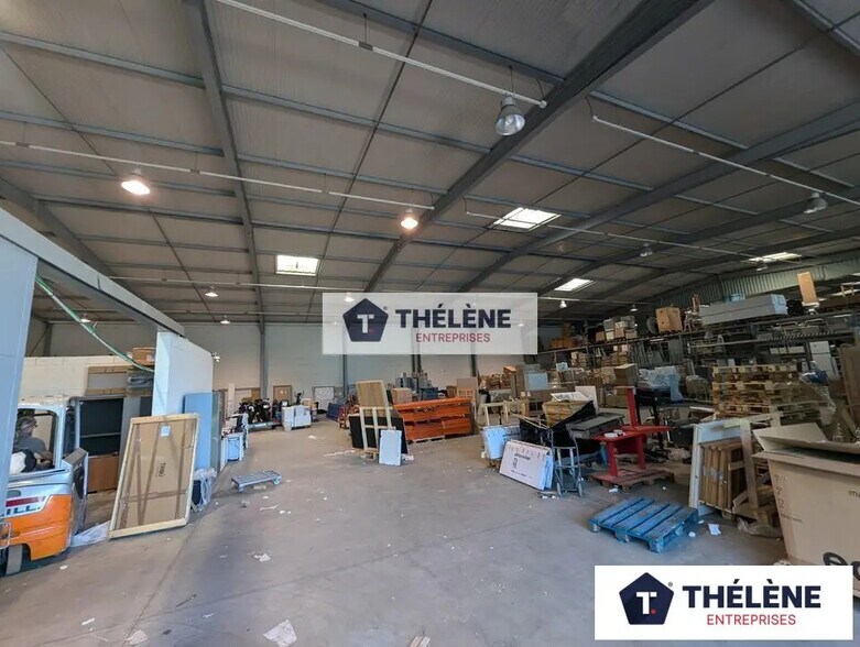 Local d’activités dans Gallargues-le-Montueux à louer - Photo de l’immeuble – Image 3 sur 5