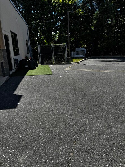 72-74 Cedar Swamp Rd, Glen Cove, NY à vendre - Photo de l’immeuble – Image 3 sur 11