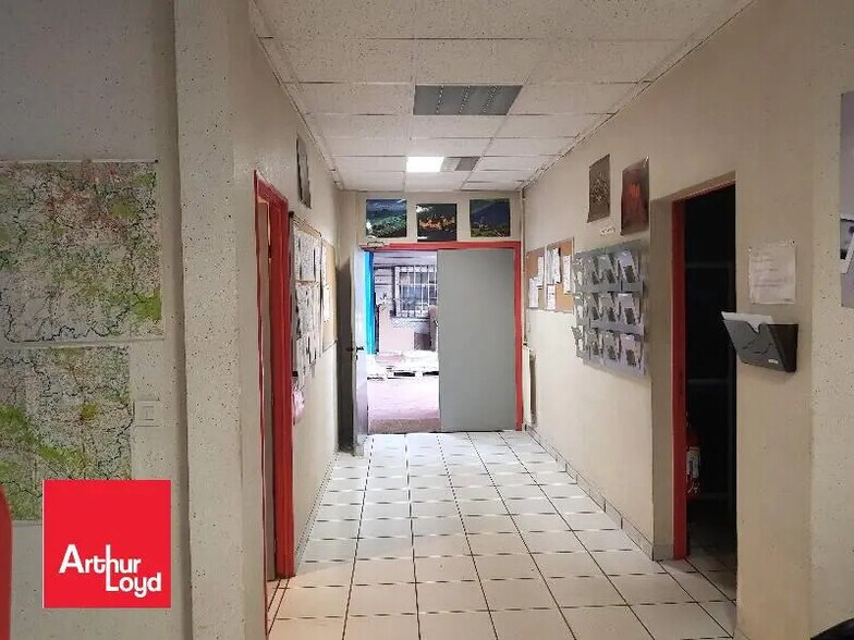 Local d’activités dans Barjouville à louer - Photo de l’immeuble – Image 3 sur 6
