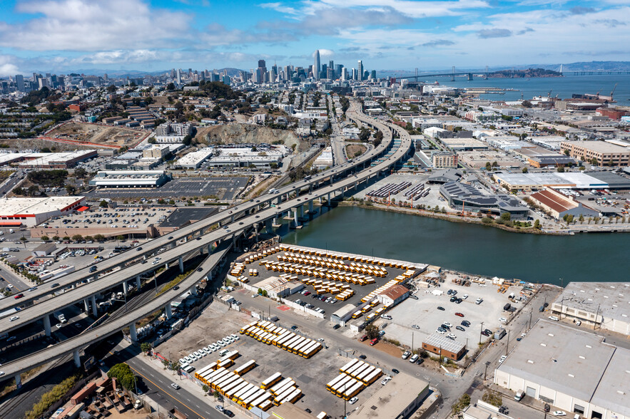 1620 Davidson Ave, San Francisco, CA à louer - Photo de l’immeuble – Image 3 sur 3