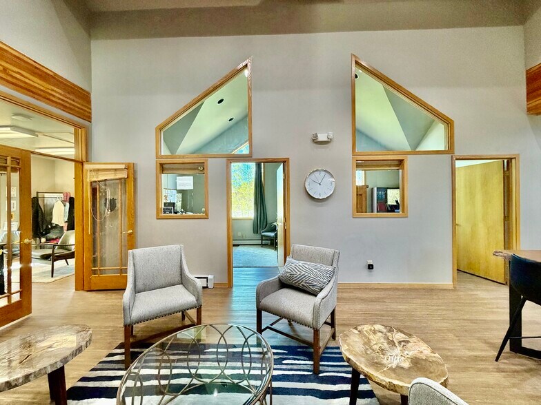 352 Lake Dillon Dr, Dillon, CO à vendre - Photo de l’immeuble – Image 3 sur 23