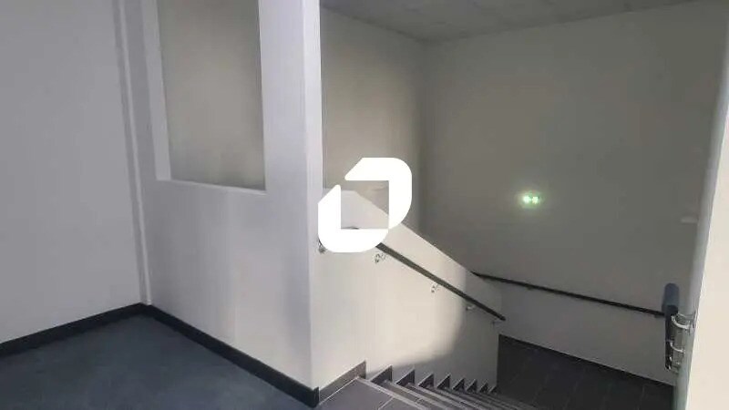 Bureau dans Viarmes à louer - Photo intérieure – Image 2 sur 4