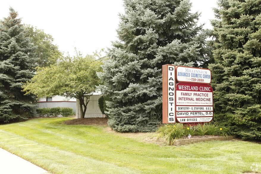 6149 N Wayne Rd, Westland, MI à vendre - Photo de l’immeuble – Image 2 sur 2