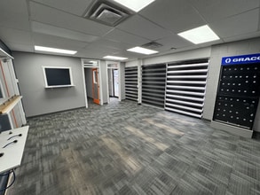 4003-4015 97th St NW, Edmonton, AB à louer Photo intérieure– Image 1 sur 6