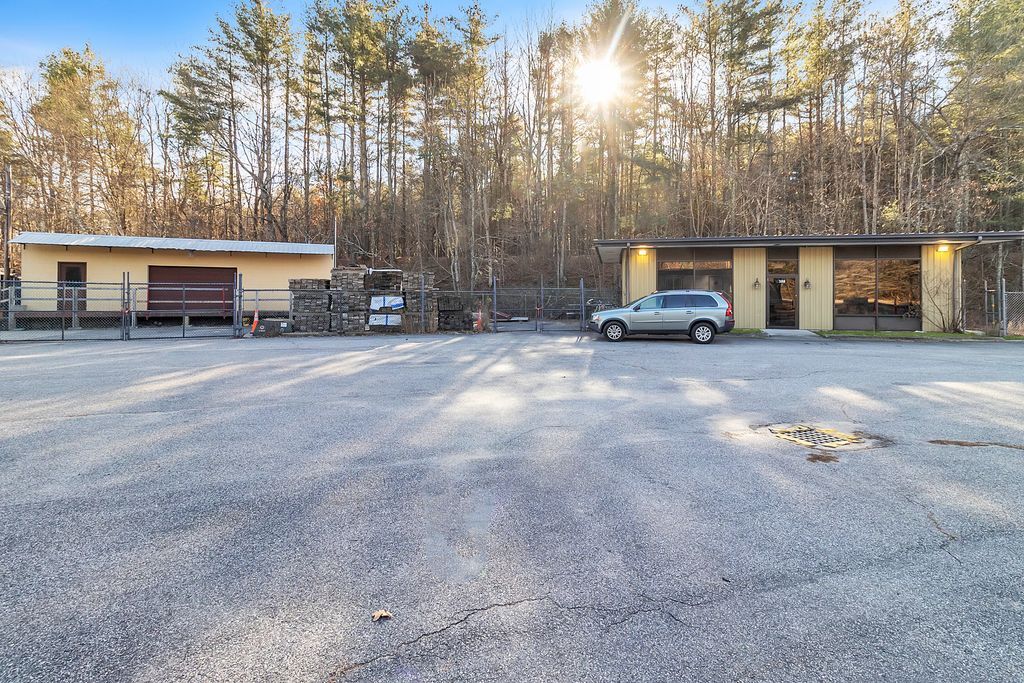 Route 32 Retail & Warehouse Buildings portefeuille de 2 biens à vendre sur LoopNet.fr Photo de l’immeuble– Image 1 sur 37