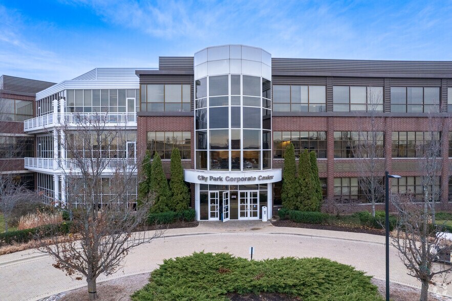 250 Parkway Dr, Lincolnshire, IL à vendre - Photo de l’immeuble – Image 3 sur 12