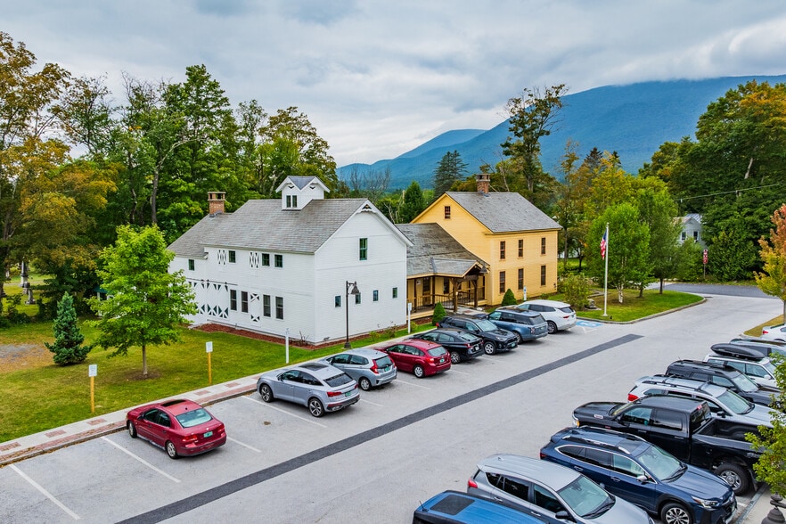 114 Cemetery Ave, Manchester Center, VT à vendre - Photo principale – Image 1 sur 50