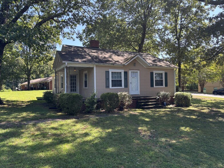 827 Cox Rd, Gastonia, NC à louer - Photo principale – Image 1 sur 8