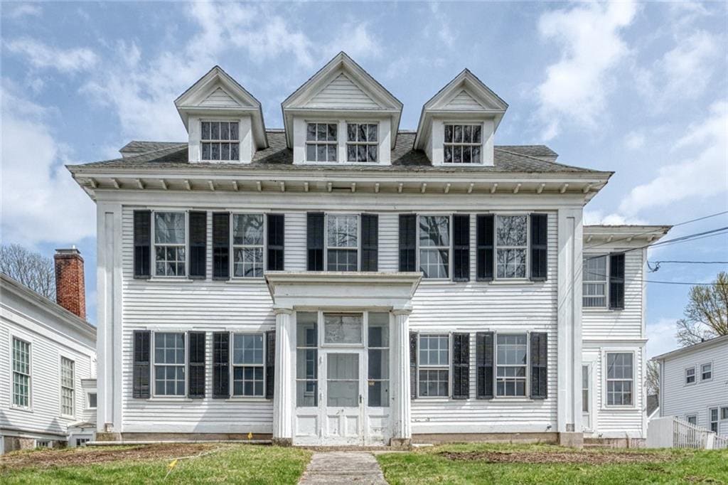 2 Elm St, Westerly, RI à vendre Photo principale– Image 1 sur 29