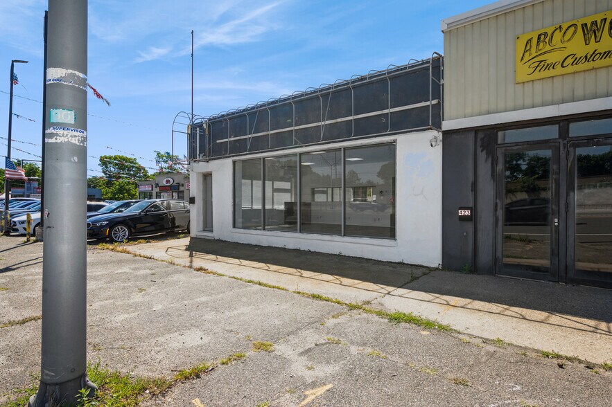 2846 Sunrise Hwy, Bellmore, NY à vendre - Photo de l’immeuble – Image 3 sur 21
