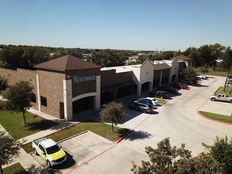 250 E Valley Ridge Blvd, Lewisville, TX à louer - Photo de l’immeuble – Image 2 sur 9