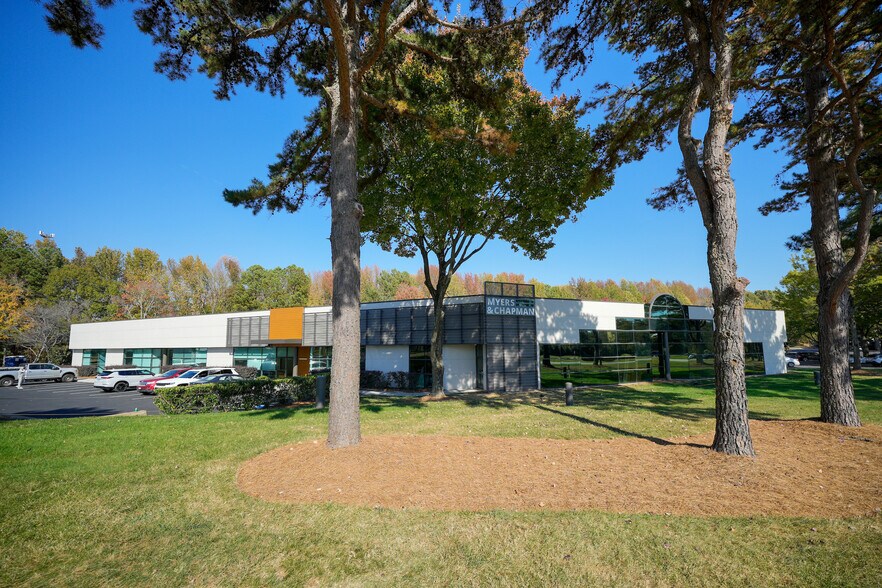 1201-1221 Wood Ridge Center Dr, Charlotte, NC à louer - Photo principale – Image 1 sur 14