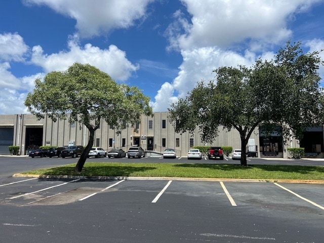 1721-1731 NW 33rd St, Pompano Beach, FL à louer Photo intérieure– Image 1 sur 2