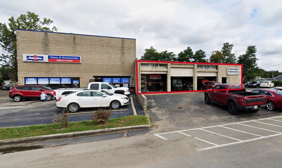 30 W Clarkston Rd, Lake Orion, MI à vendre - Photo de l’immeuble – Image 2 sur 2