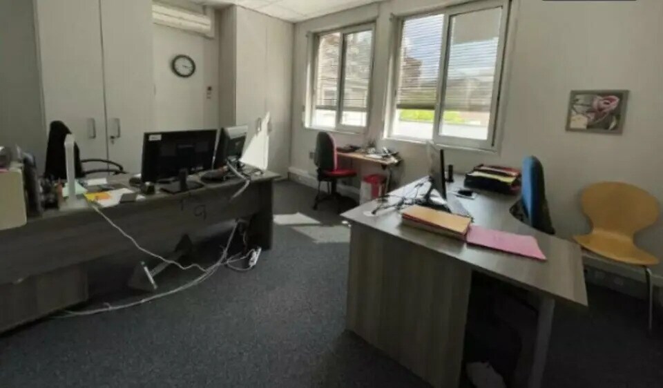 Bureau dans Villeurbanne à louer - Photo de l’immeuble – Image 2 sur 4