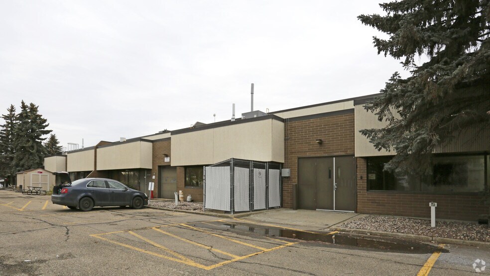 9403 20 Av NW, Edmonton, AB à vendre - Photo de l’immeuble – Image 3 sur 13