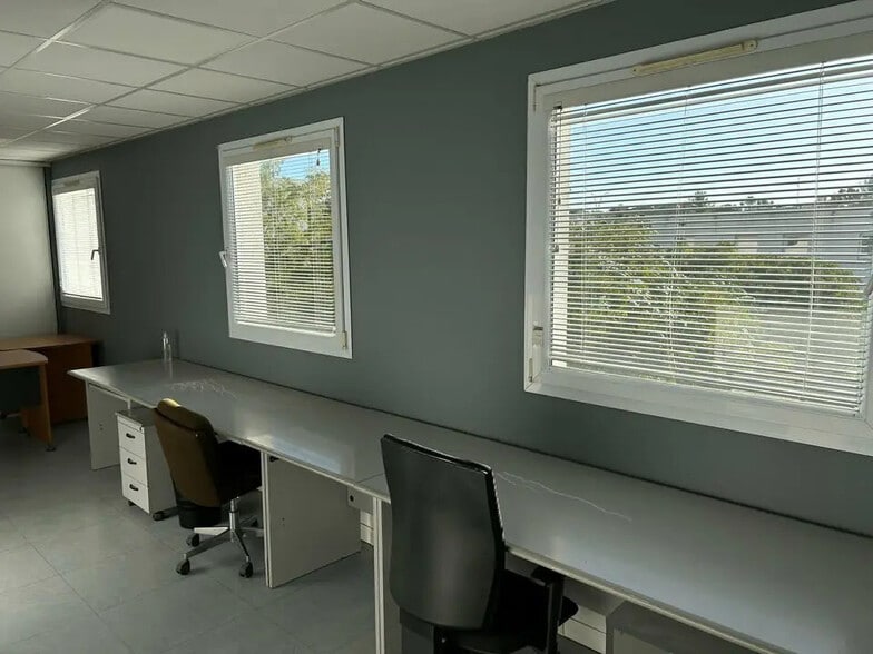 Bureau dans Nîmes à louer - Photo de l’immeuble – Image 3 sur 4
