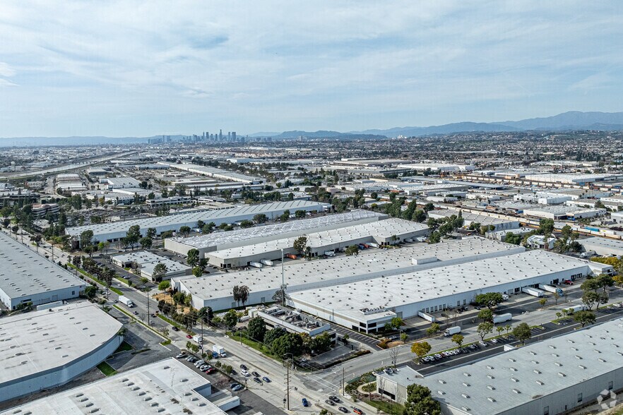 6007-6025 E Slauson Ave, Commerce, CA à louer - Photo de l’immeuble – Image 2 sur 7