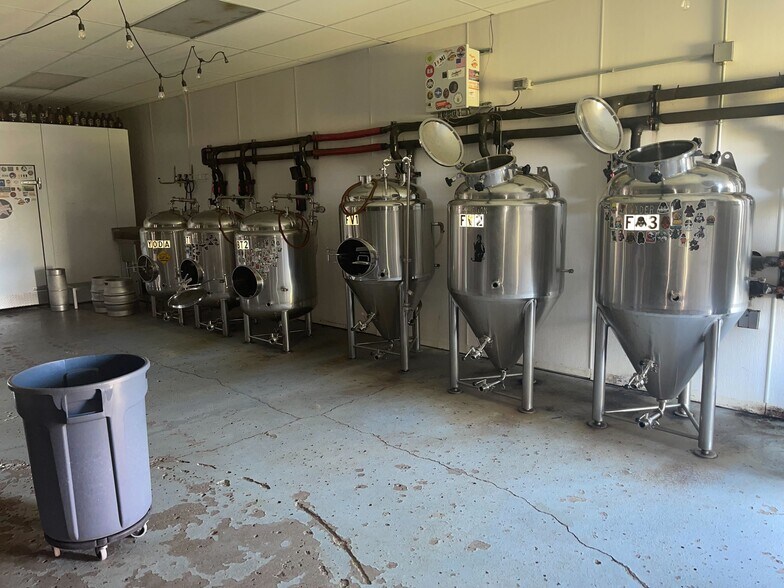 Former Tecumseh Brewery Portfolio portefeuille de 2 biens à vendre sur LoopNet.fr - Photo de l’immeuble – Image 3 sur 9